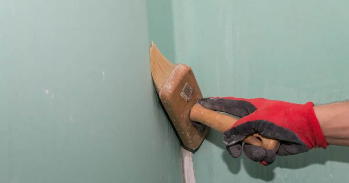 Czy gruntować tynk przed gładzią? Klucz do trwałej i estetycznej powierzchni