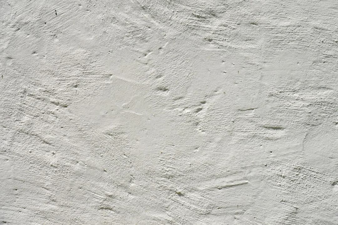 Jaki papier do szlifowania gładzi, aby uniknąć nierówności i błędów?