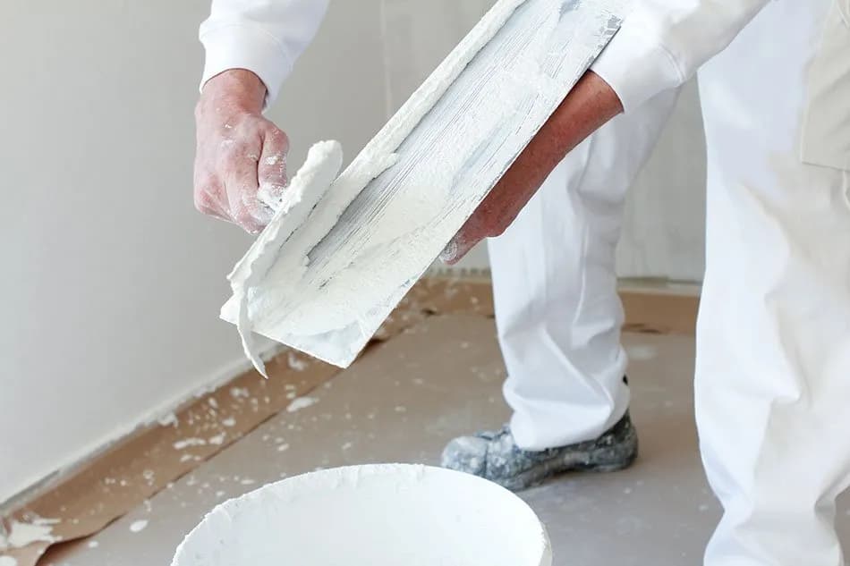 Ile tynku na ściany? Proste sposoby na dokładne obliczenia