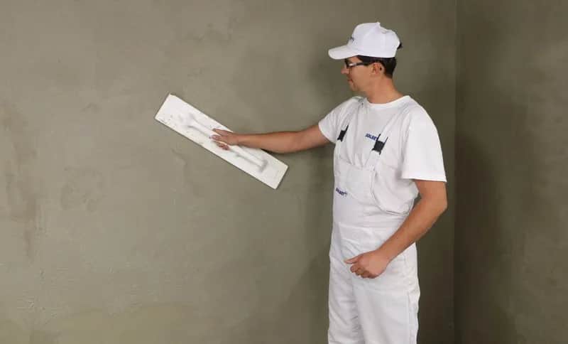 Ile muszą schnąć tynki i wylewki? Uniknij kosztownych błędów