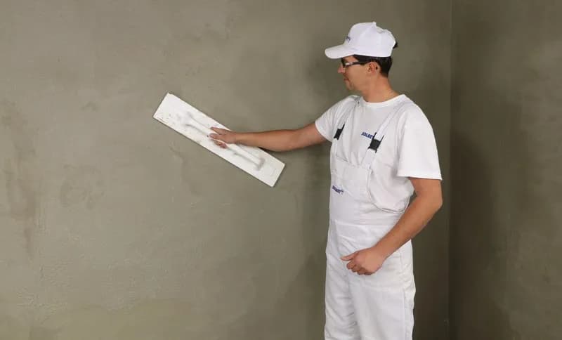 Ile muszą schnąć tynki i wylewki? Uniknij kosztownych błędów